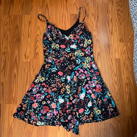 floral flowy romper - Picture 1 of 5